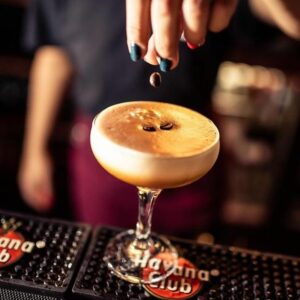 A picture of an expresso martini cocktail